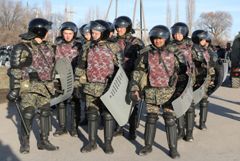 Полицейские в казахстанском Актобе отказались задерживать протестующих