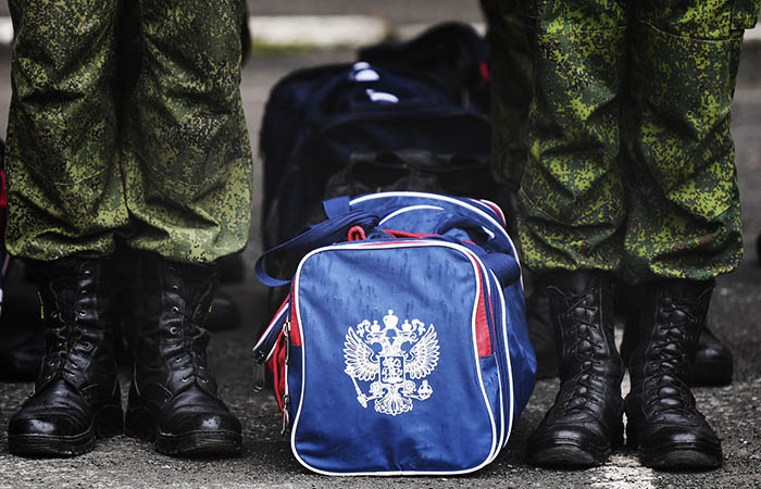 В Думе исключили принятие закона о службе по контракту для выпускников школ