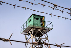 Пограничники Киргизии сообщили о переброске Таджикистаном тяжелой техники к границе