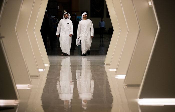 Франция обсуждает возможность поставок нефти из ОАЭ взамен российской