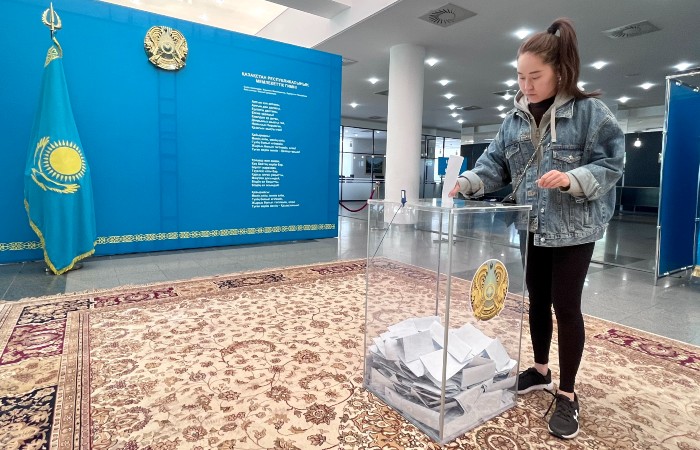 В Казахстане приступили к подсчету голосов на референдуме