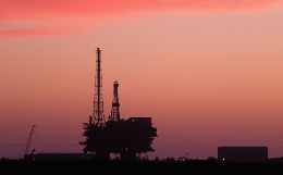 Цены на нефть продолжили рост после достижения максимумов накануне