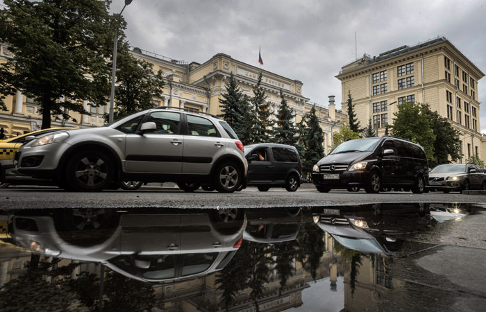 ЦБ РФ изучит введение комиссий по валютным счетам