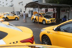 Путин подписал закон о запрете судимым за тяжкие преступления работать в такси