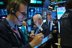 Фондовый рынок США обвалился из-за опасений ускорения темпов подъема ставки ФРС