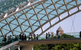 Грузия отменила требование о ПЦР и COVID-прививке для въезжающих иностранцев