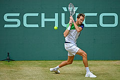 Медведев проиграл в финале теннисного турнира в Германии