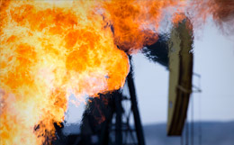 Цены на нефть стабилизировались после обвала в пятницу