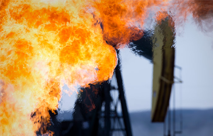 Цены на нефть стабилизировались после обвала в пятницу