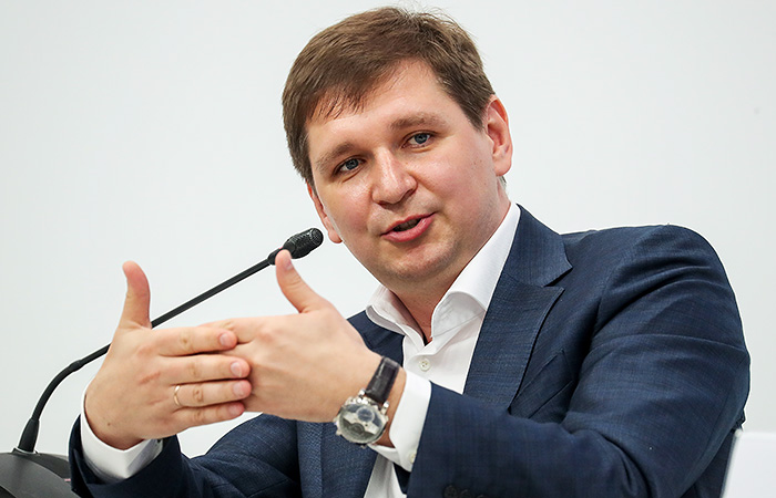 Глава Тинькофф банка объяснил введение комиссий по валютным счетам