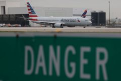 Три человека пострадали при возгорании самолета в США во время посадки