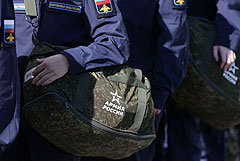 Комитет Думы одобрил поправки, дающие выпускникам школ право идти на службу по контракту