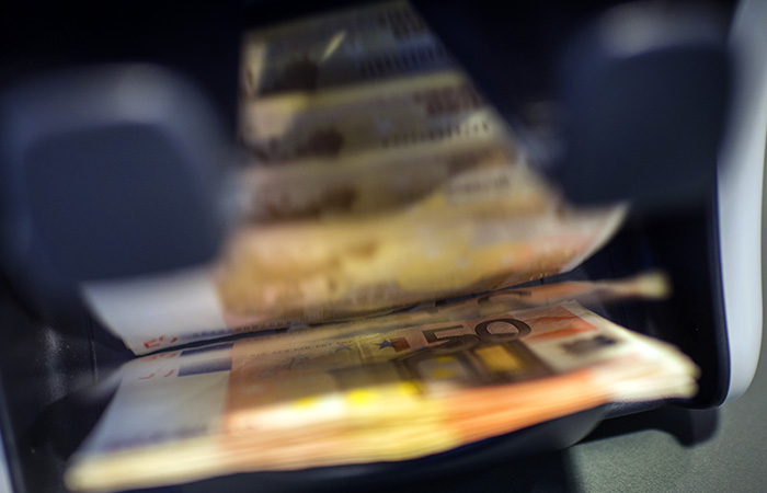 В РФ отметили сокращение числа финопераций с недружественными странами на 80%