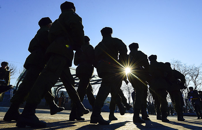 В Думе отложили рассмотрение поправок о службе по контракту для выпускников