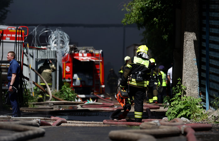 Крупный пожар в ангарах на юге Москвы потушен