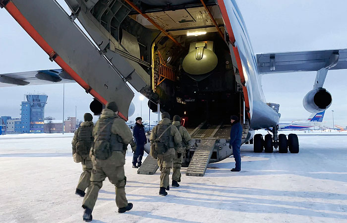 Российские миротворцы из сил ОДКБ прибывают в Казахстан