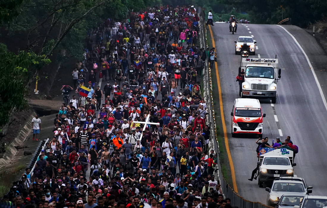 Караван из мигрантов отправился из Мексики к границе США