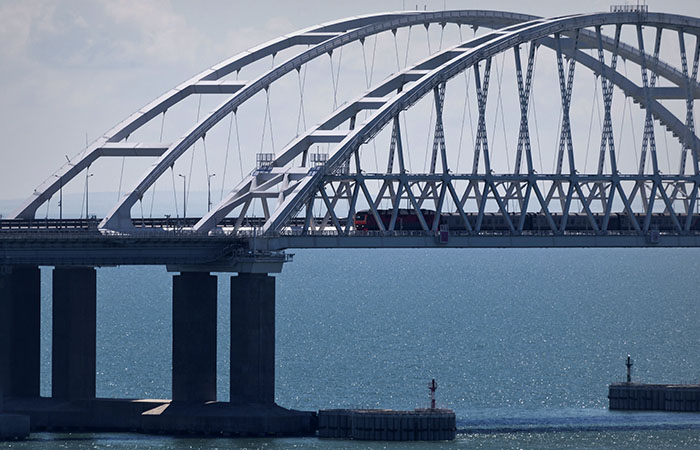 Власти объяснили задымление у Крымского моста учениями