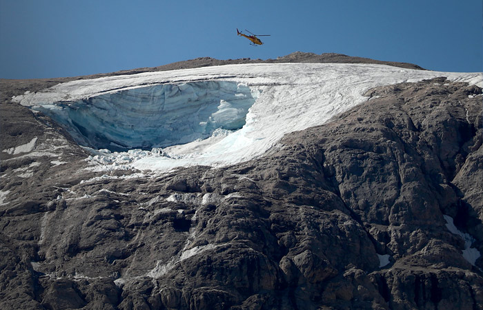 Жертвами обрушения ледника в Италии стали восемь человек