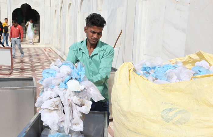 Индия ввела запрет на использование части пластиковых изделий, включая стаканы и трубочки