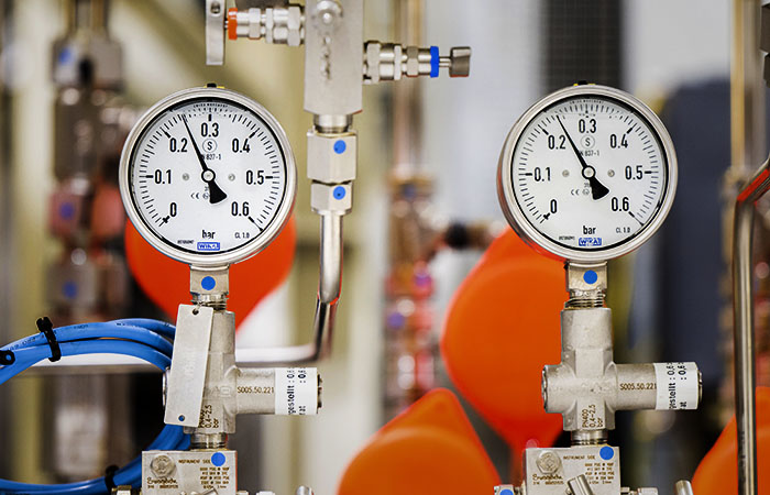 ФРГ ограничивает подачу горячей воды и электричества из-за энергокризиса