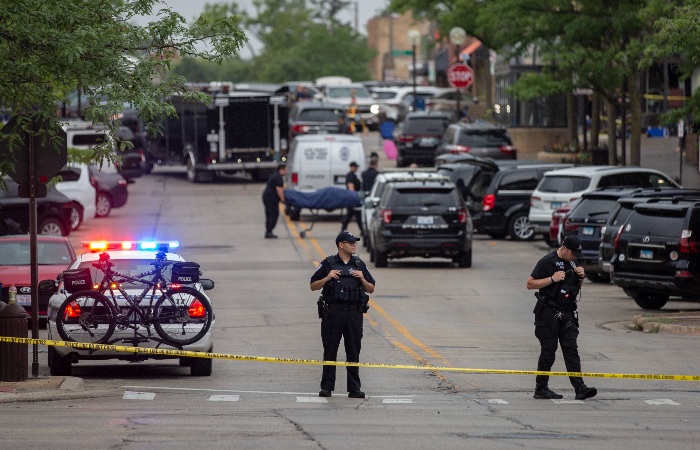 Полиция США назвала имя подозреваемого в стрельбе на параде в пригороде Чикаго