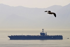 Авианосец ВМС США "Гарри Трумэн" проводит операции вблизи Балкан