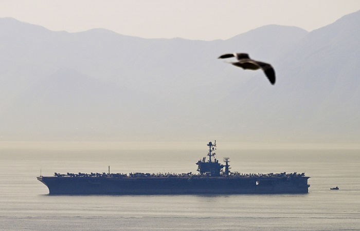 Авианосец ВМС США "Гарри Трумэн" проводит операции вблизи Балкан