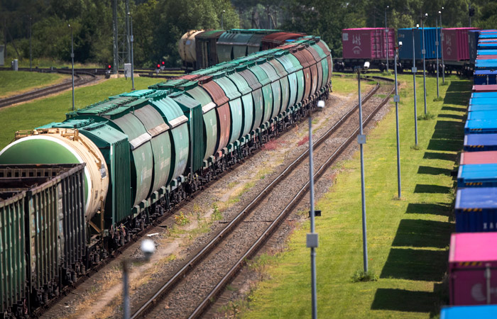 ЕК пояснила, что транзит санкционных российских грузов через ЕС разрешен по ж/д