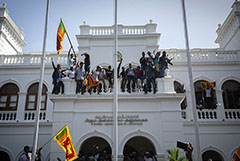 Протестующие на Шри-Ланке объявили, что покидают захваченный ими дворец президента