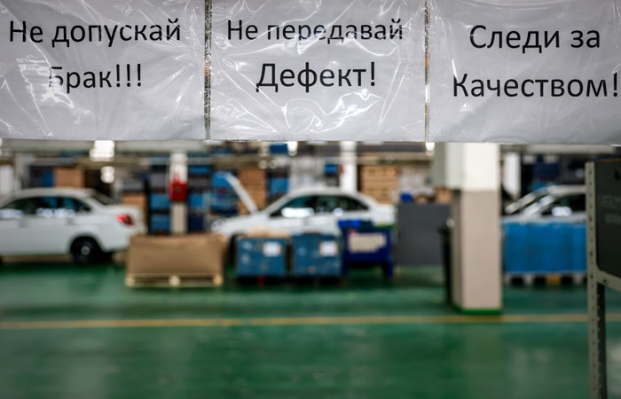Мантуров допустил падение производства легковых авто в РФ в 2022 г. примерно на 50%