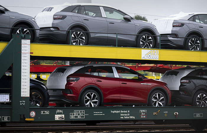 Продажи автомобилей в ЕС в июне упали до рекордного минимума