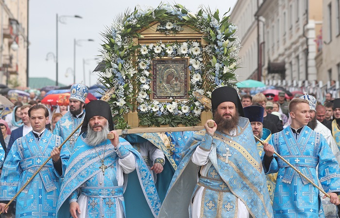 Православные христиане отмечают день Казанской иконы Божьей Матери