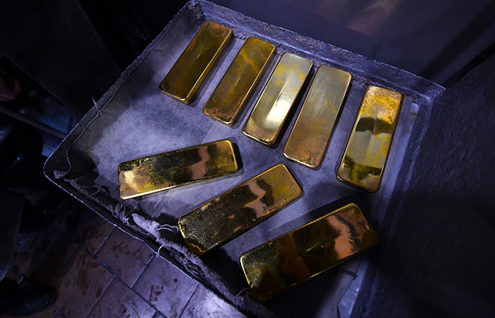 Золото дорожает и может прервать серию из пяти недель в минусе подряд