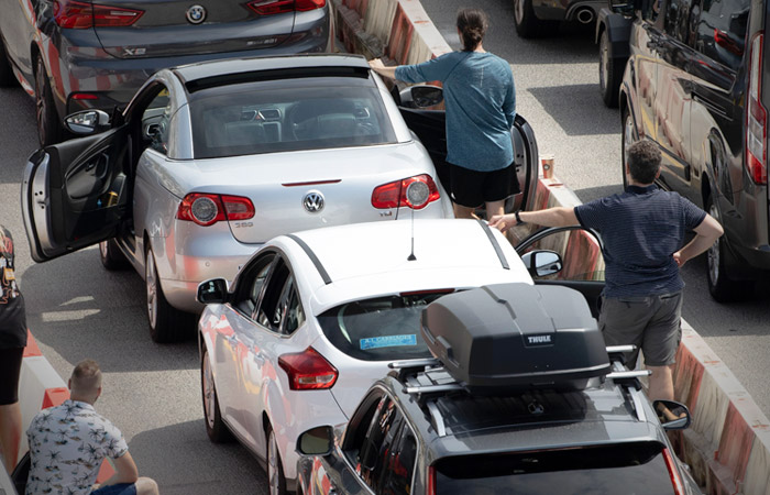 Французов обвинили в создании многочасовых пробок в Дувре из британских отпускников