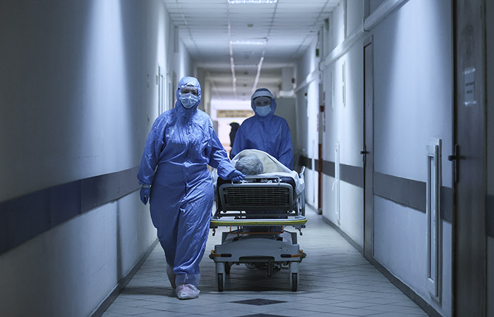 Суточная заболеваемость COVID-19 в РФ впервые с апреля превысила 9 тыс. человек