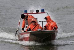 Девять человек пострадали при столкновении катера с баржей в Прикамье