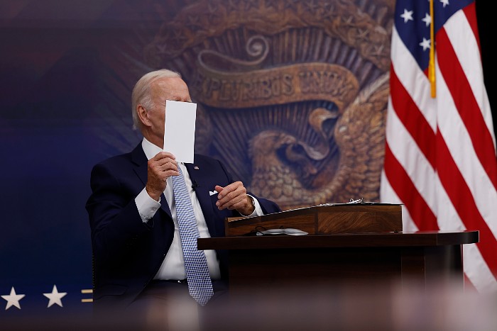 Врач Байдена заявил о его хорошем самочувствии после нового положительного COVID-теста