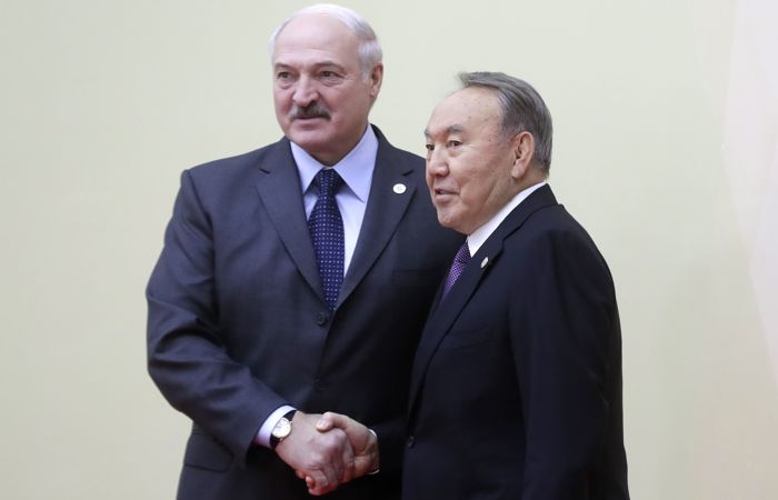 Лукашенко провел телефонный разговор с Назарбаевым