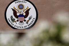 США ввели визовые ограничения в отношении почти 900 представителей властей РФ