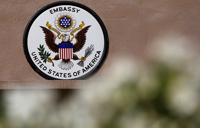 США ввели визовые ограничения в отношении почти 900 представителей властей РФ