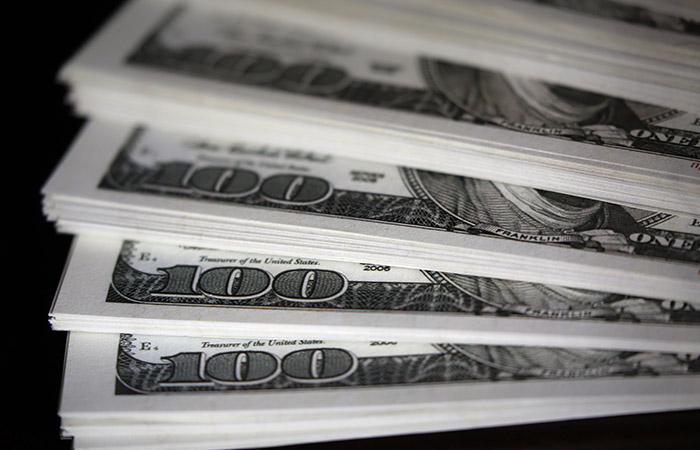 ЦБ продлил ограничения на снятие наличной иностранной валюты до 9 марта 2023 года