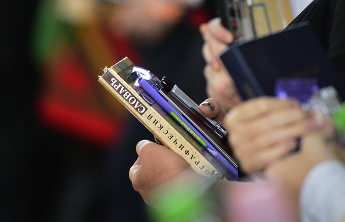 В школах с сентября введут еженедельные уроки патриотического воспитания