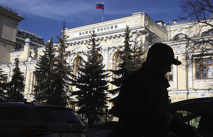 ЦБ выступил за перевод госкомпаниями средств в валютах недружественных стран в иные валюты