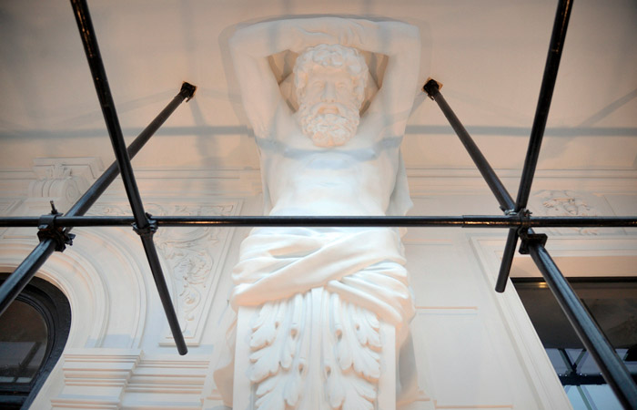 Реставрацию "Дома с атлантами" на Солянке завершат до конца года