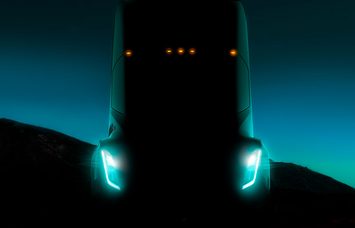 Tesla начнет поставлять электрогрузовик Semi в текущем году, пикап Cybertruck - в 2023 г.