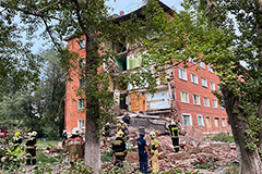 Стена жилого дома обрушилась в Омске