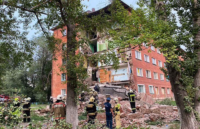 Стена жилого дома обрушилась в Омске