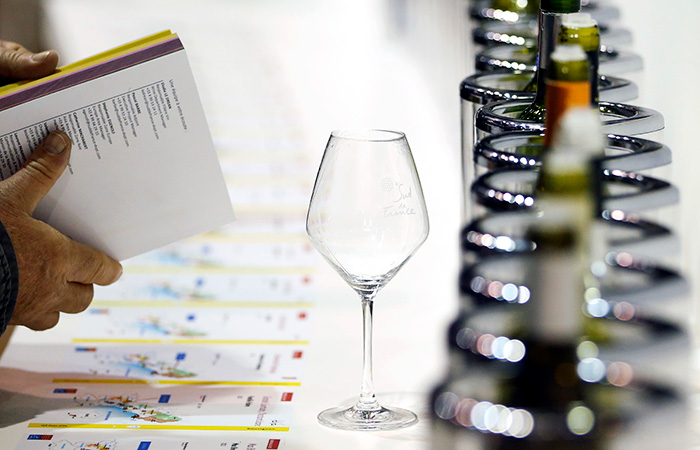 Розничные продажи водки в РФ в июле выросли на 5,3% к уровню июня