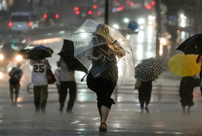 Тропический шторм "Меари" ударил по побережью Японии